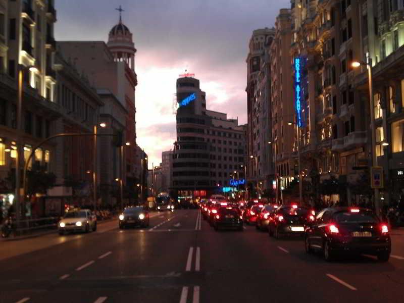Gran Via Sol Apartamentos Madrid Exteriör bild