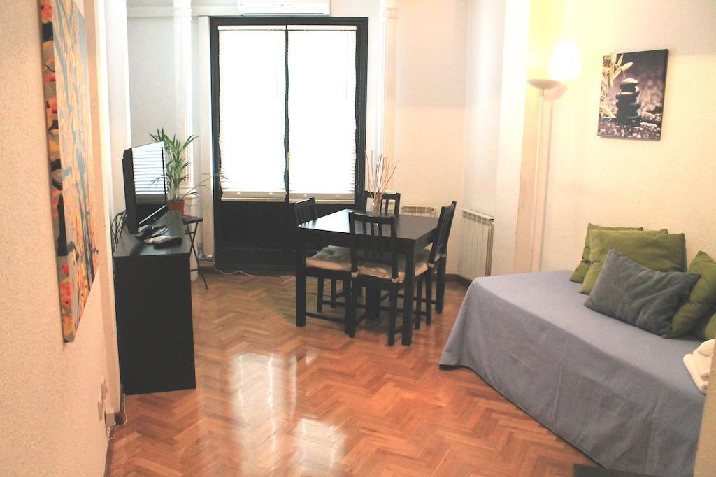 Gran Via Sol Apartamentos Madrid Rum bild